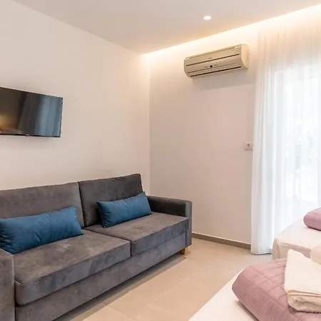 Beachfront Alkioni Ground Floor With Swimming Pool Apartmán Dhrámia