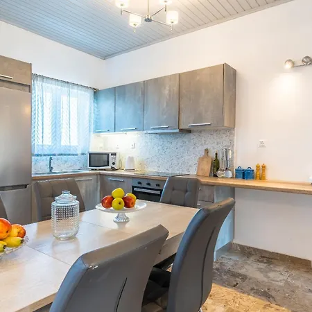 Apartmán Beachfront Alkioni Ground Floor With Swimming Pool *